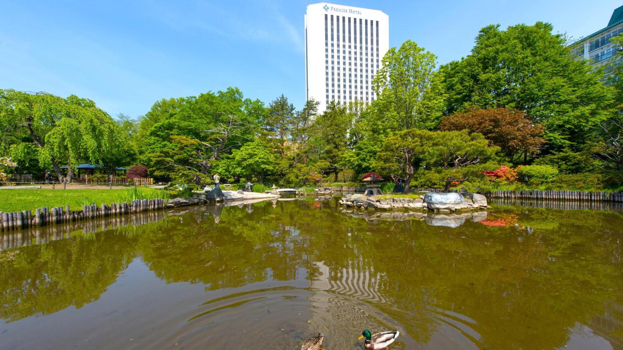 Premier Hotel Nakajima Park Sapporo Eksteriør bilde The duck pond at the center of the park