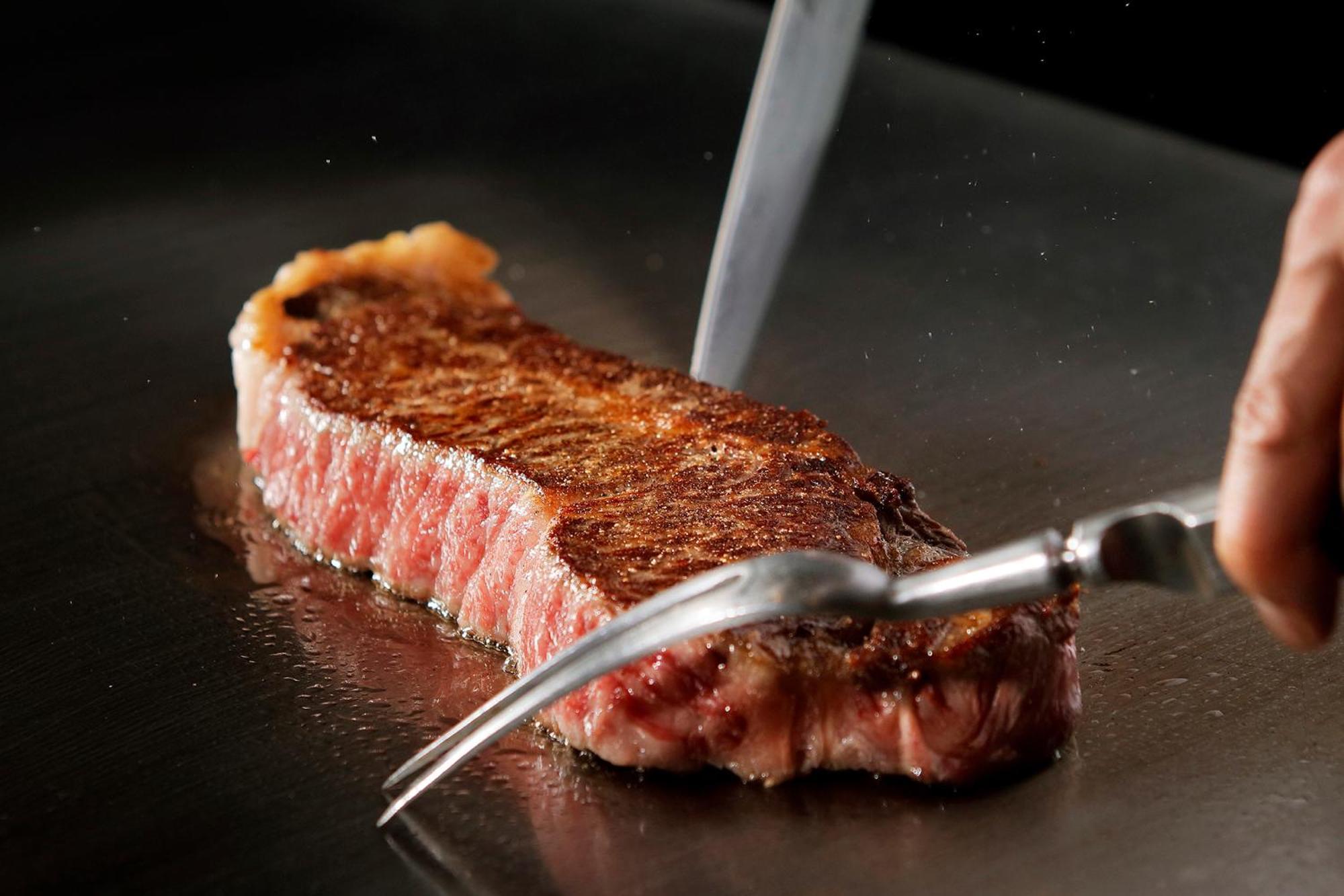 Premier Hotel Nakajima Park Sapporo Eksteriør bilde A steak being seared